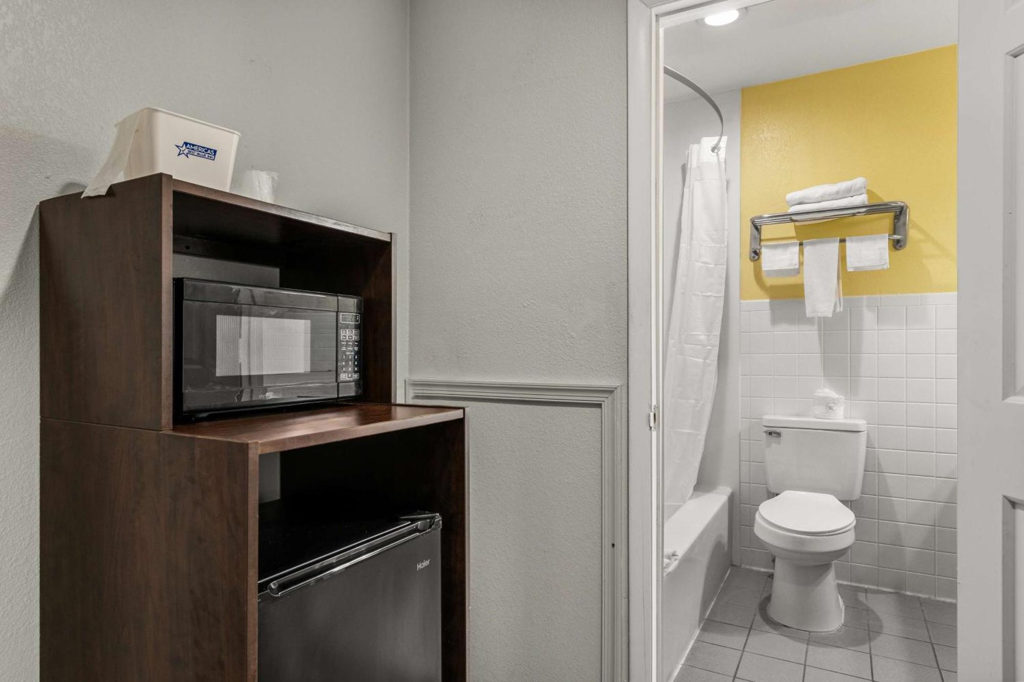 Americas Best Value Inn คาร์ไลล์ ภายนอก รูปภาพ