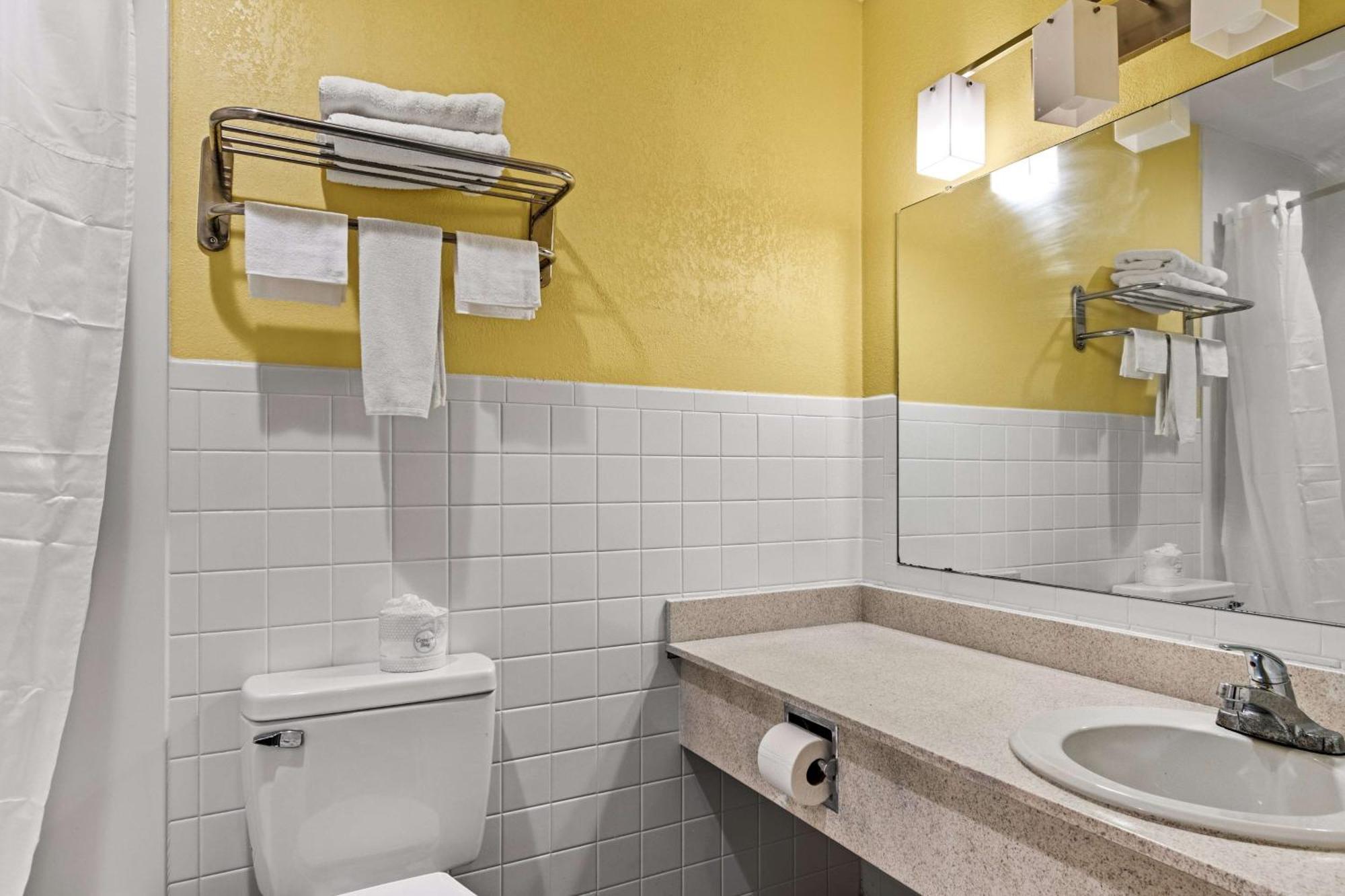 Americas Best Value Inn คาร์ไลล์ ภายนอก รูปภาพ