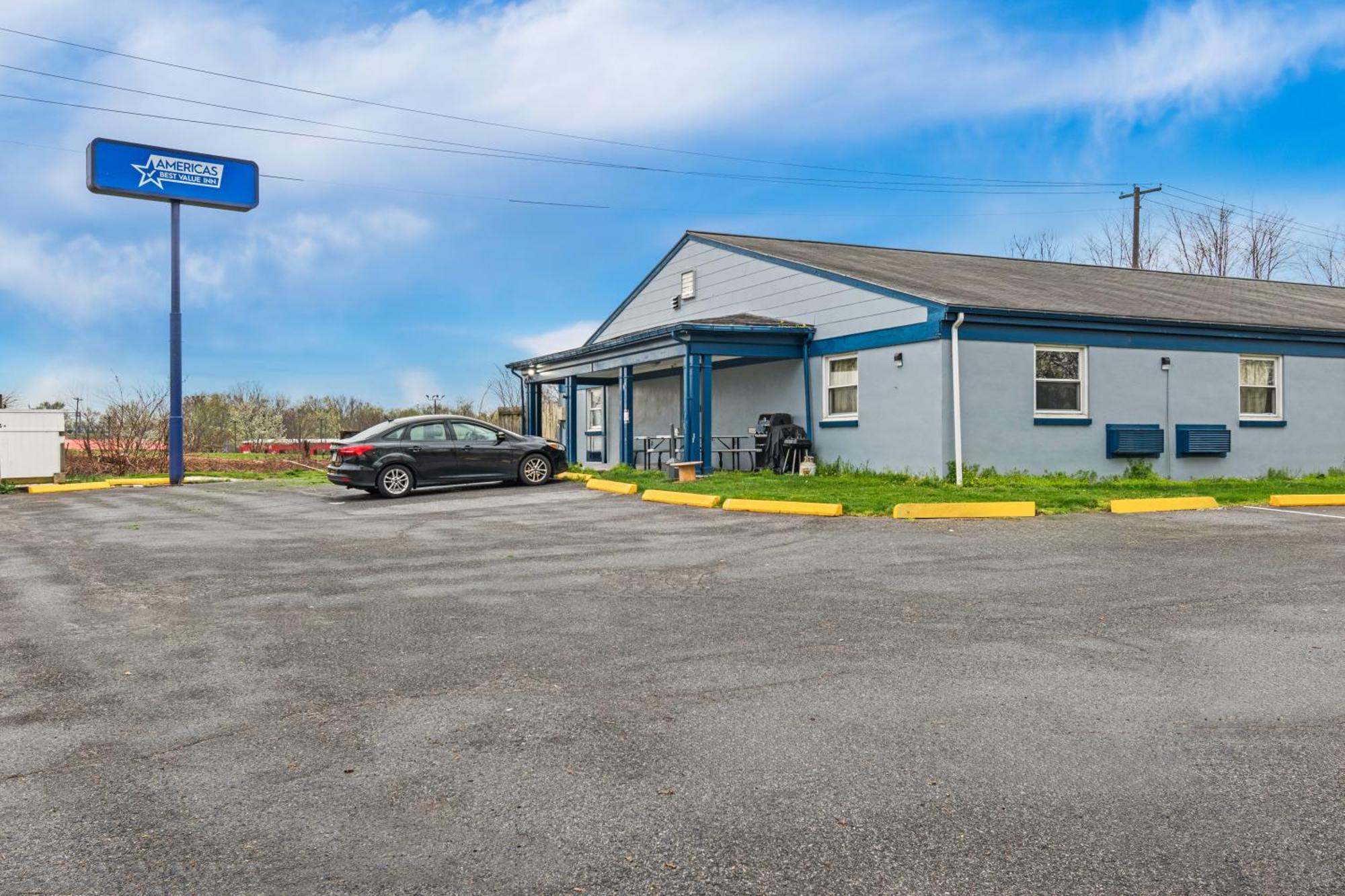 Americas Best Value Inn คาร์ไลล์ ภายนอก รูปภาพ